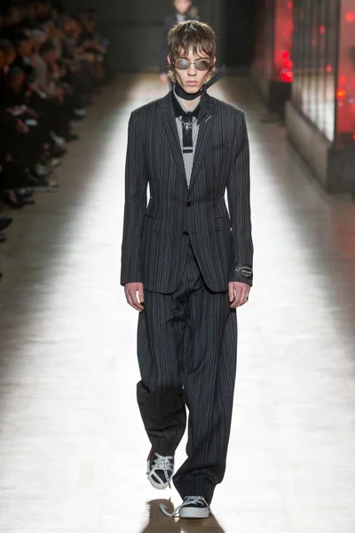 Look 48